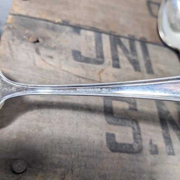 5 Piece Vintage William Rogers and Bro Flatware Spoons Forks - Picture 4 of 9